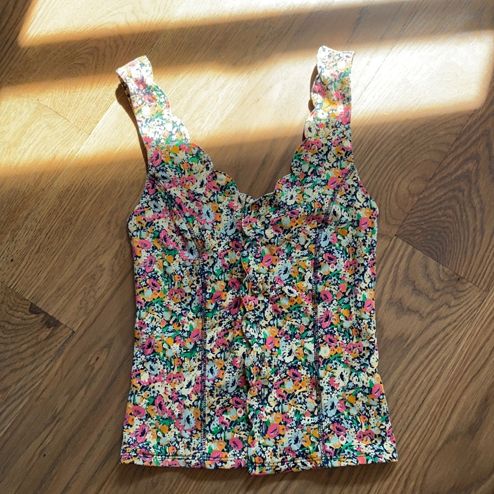 Urban Outfitters Scalloped Edge Floral Top NWT